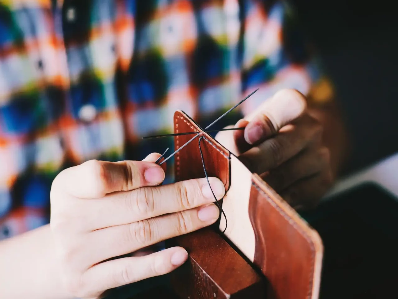 Nous savons que les artisans sont souvent très occupés sur leurs chantiers ou dans leurs ateliers. Par conséquent, nous développons une approche de joignabilité qui tient compte de leur disponibilité limitée.